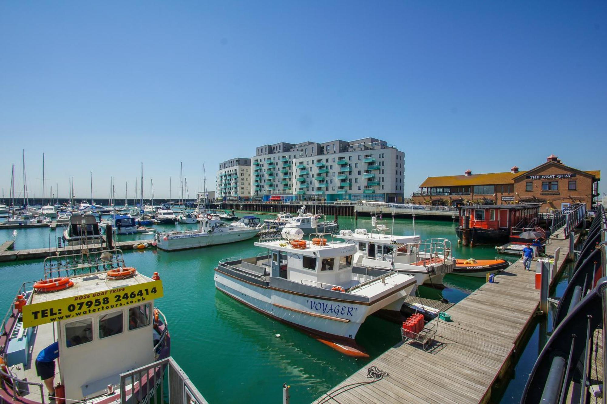 Orion Marina Sea View - Parking - By Brighton Holiday Lets Exterior foto